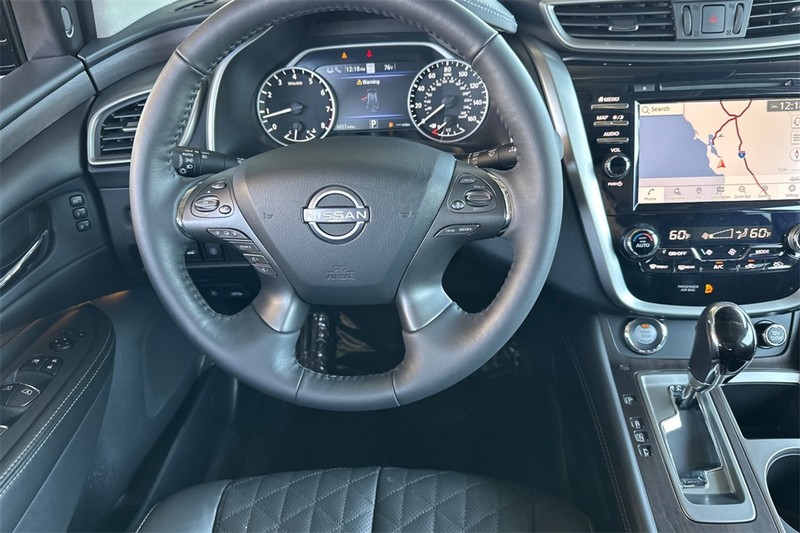 Nissan Murano Vehicle Full-screen Gallery Image 14