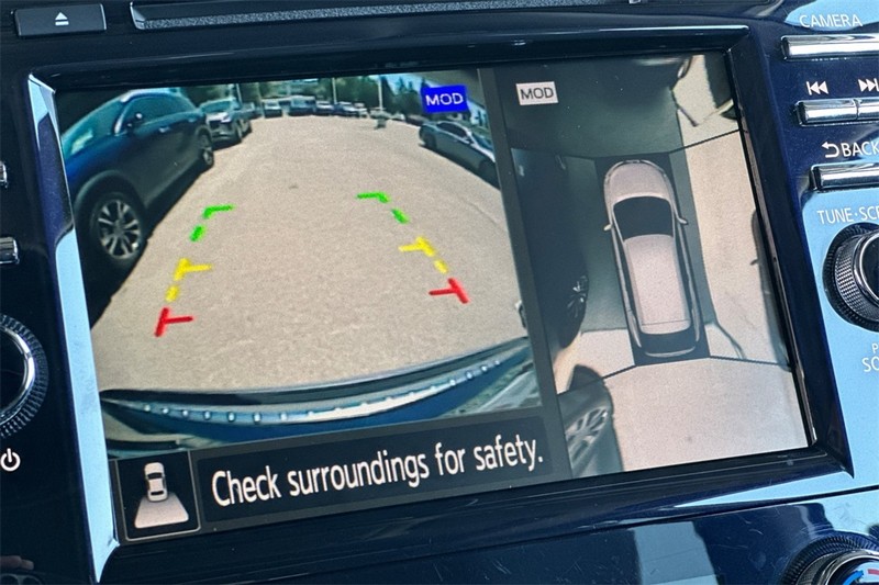Nissan Murano Vehicle Full-screen Gallery Image 20