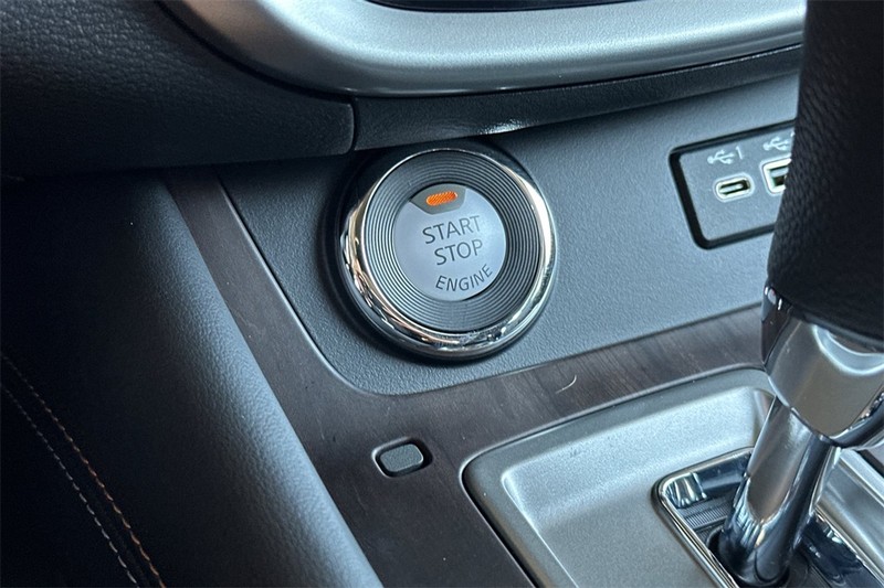 Nissan Murano Vehicle Full-screen Gallery Image 23