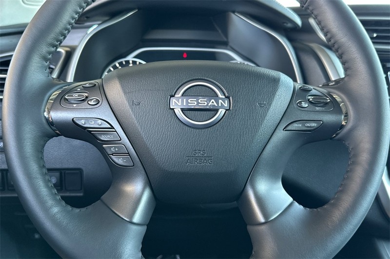 Nissan Murano Vehicle Full-screen Gallery Image 24