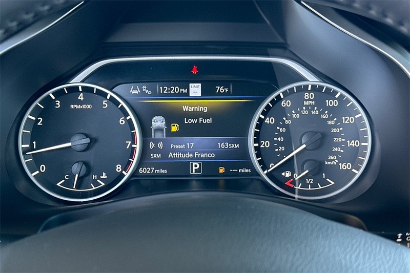 Nissan Murano Vehicle Full-screen Gallery Image 25