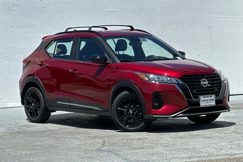 Nissan Kicks Vehicle Full-screen Gallery Image 02