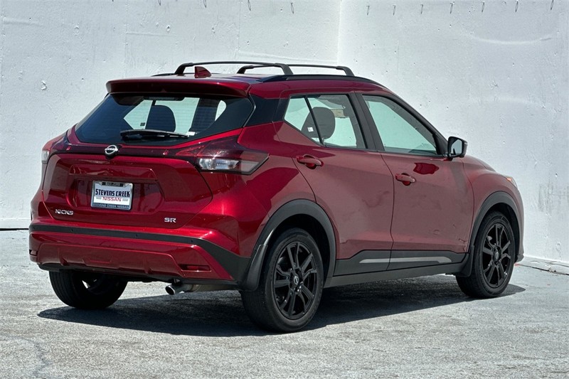 Nissan Kicks Vehicle Full-screen Gallery Image 04
