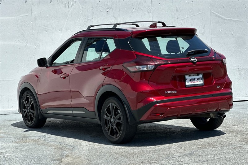 Nissan Kicks Vehicle Full-screen Gallery Image 06