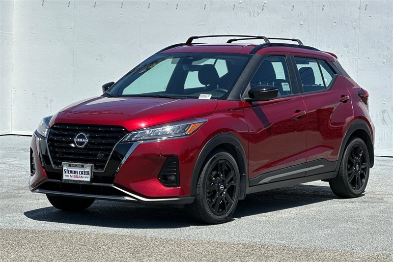 Nissan Kicks Vehicle Full-screen Gallery Image 08