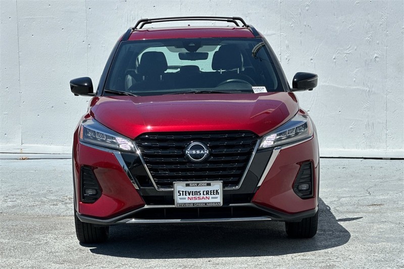 Nissan Kicks Vehicle Full-screen Gallery Image 09