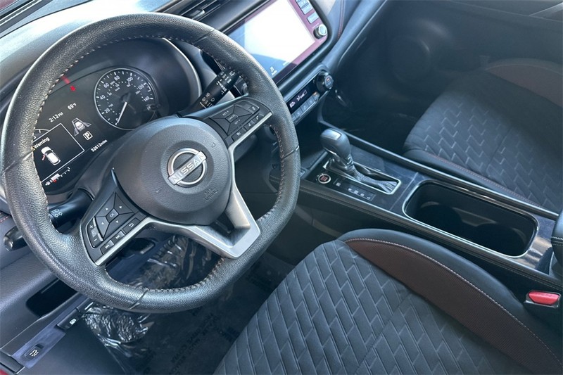Nissan Kicks Vehicle Full-screen Gallery Image 10
