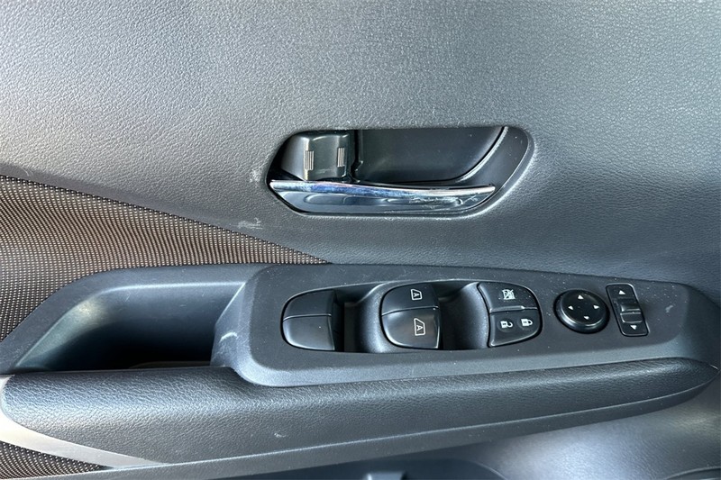 Nissan Kicks Vehicle Full-screen Gallery Image 11