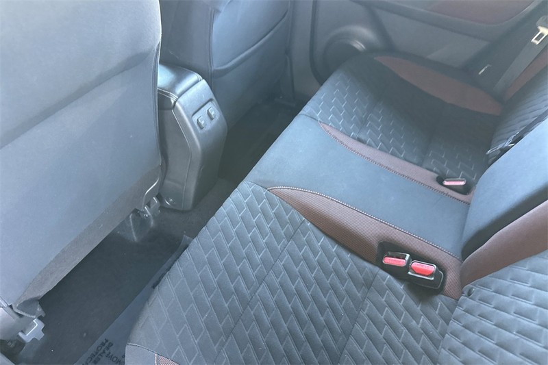 Nissan Kicks Vehicle Full-screen Gallery Image 12