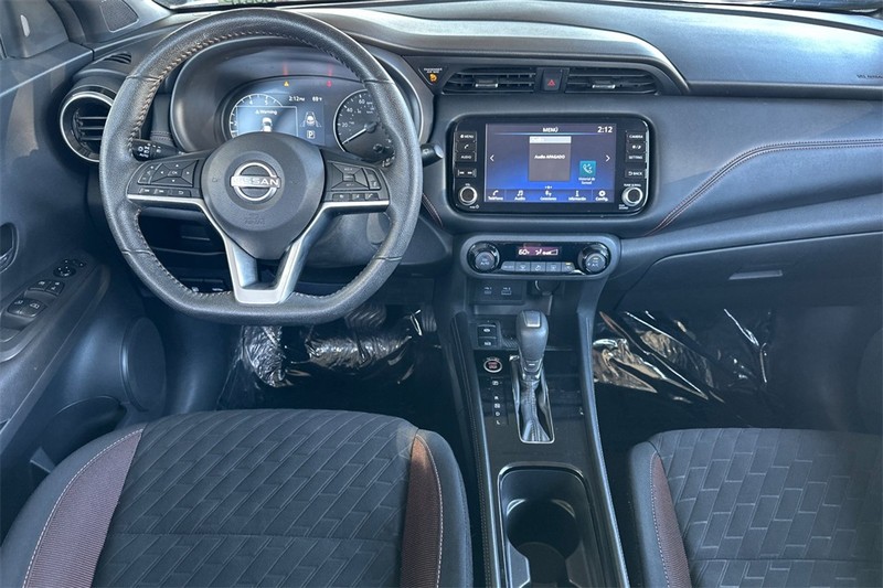Nissan Kicks Vehicle Full-screen Gallery Image 13