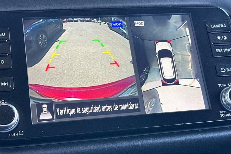 Nissan Kicks Vehicle Full-screen Gallery Image 19