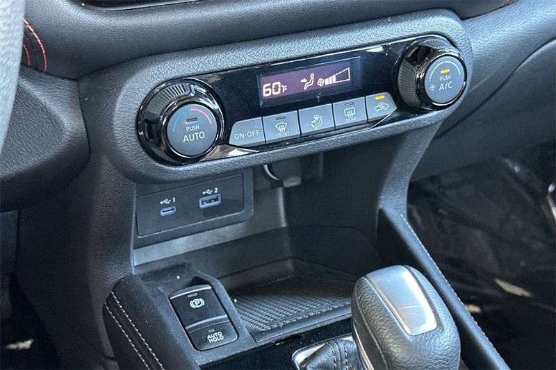 Nissan Kicks Vehicle Full-screen Gallery Image 20