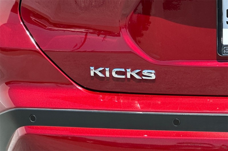 Nissan Kicks Vehicle Full-screen Gallery Image 27