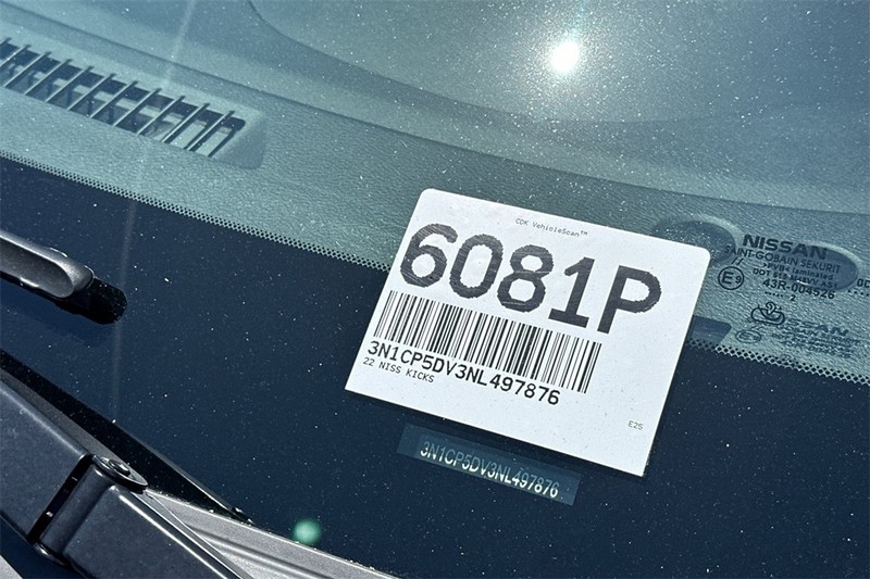 Nissan Kicks Vehicle Full-screen Gallery Image 28