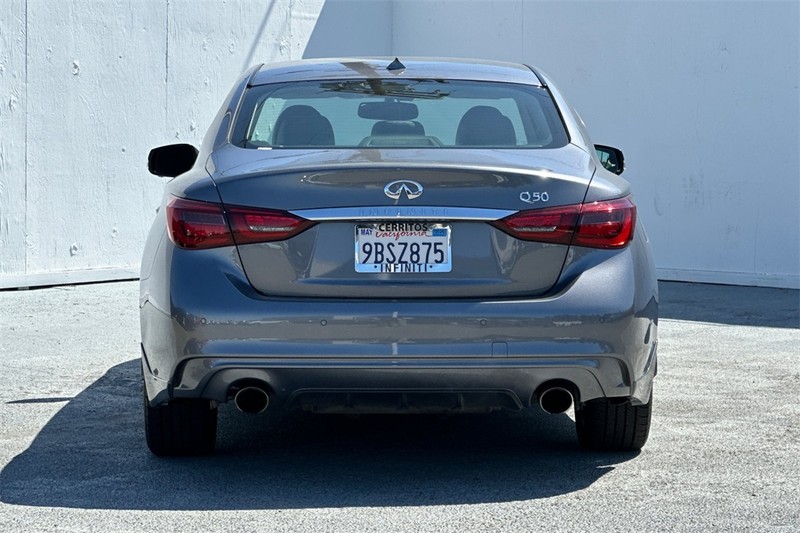 INFINITI Q50 Vehicle Full-screen Gallery Image 05
