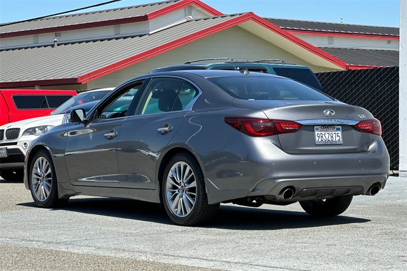 INFINITI Q50 Vehicle Full-screen Gallery Image 06