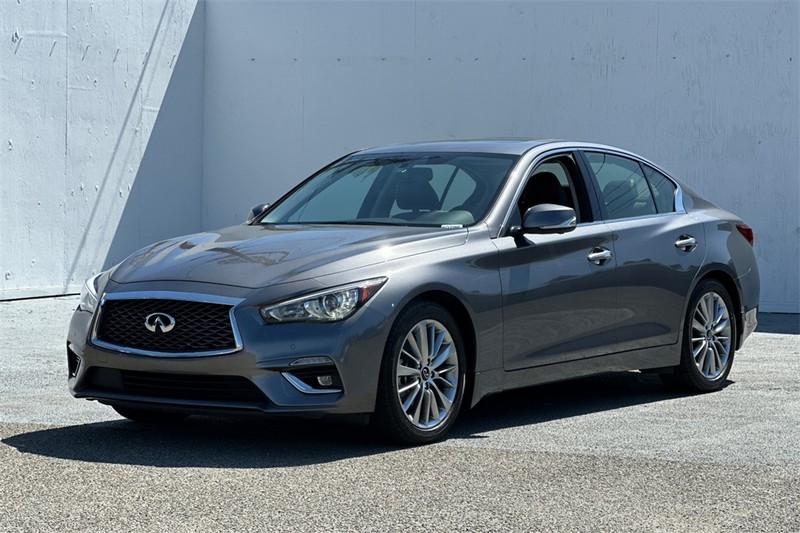 INFINITI Q50 Vehicle Full-screen Gallery Image 08