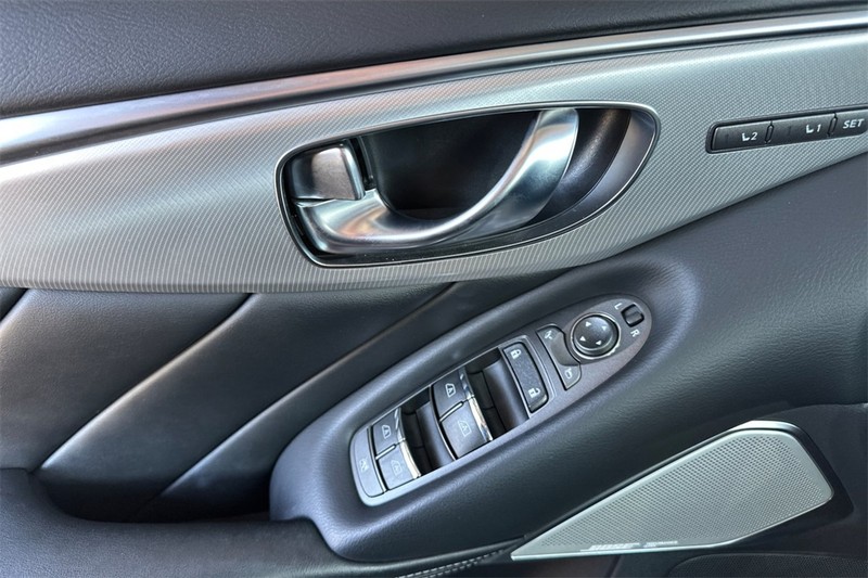 INFINITI Q50 Vehicle Full-screen Gallery Image 11