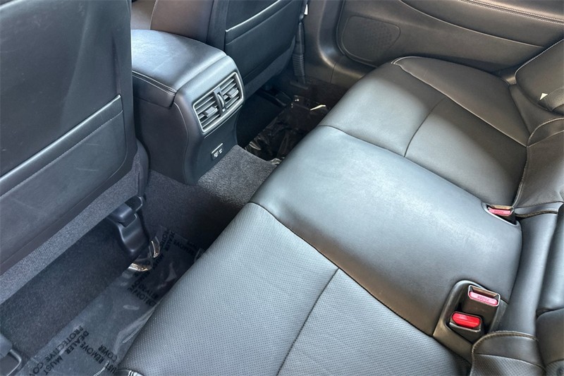 INFINITI Q50 Vehicle Full-screen Gallery Image 12