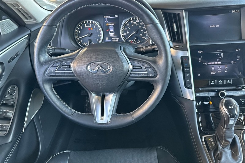 INFINITI Q50 Vehicle Full-screen Gallery Image 14