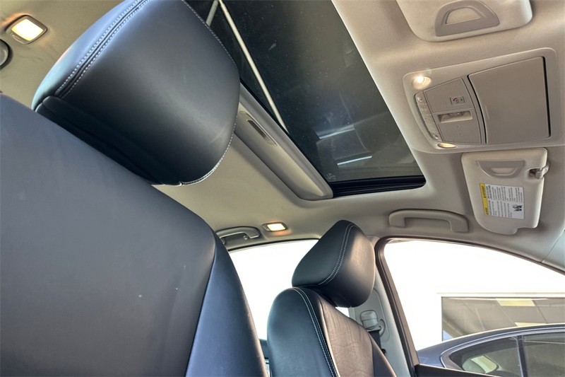 INFINITI Q50 Vehicle Full-screen Gallery Image 16