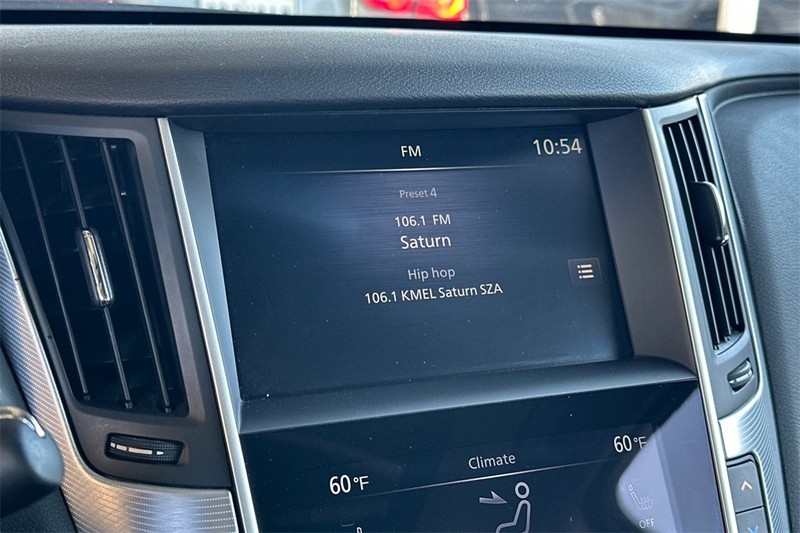 INFINITI Q50 Vehicle Full-screen Gallery Image 17