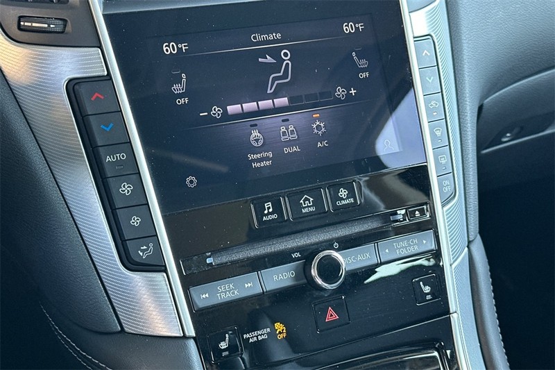 INFINITI Q50 Vehicle Full-screen Gallery Image 19
