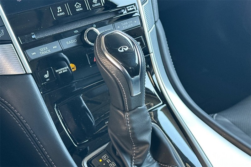 INFINITI Q50 Vehicle Full-screen Gallery Image 20