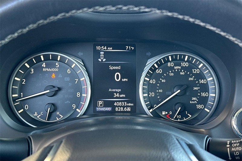 INFINITI Q50 Vehicle Full-screen Gallery Image 23
