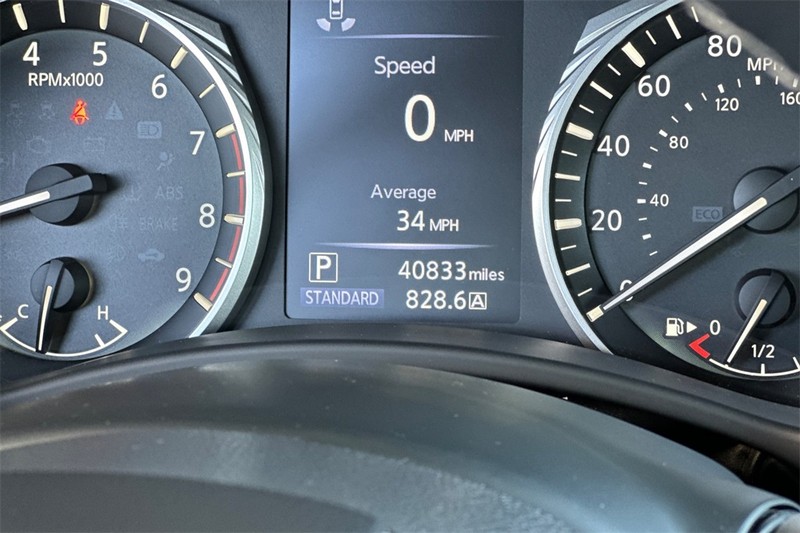 INFINITI Q50 Vehicle Full-screen Gallery Image 24
