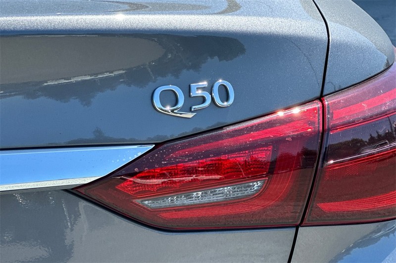 INFINITI Q50 Vehicle Full-screen Gallery Image 26