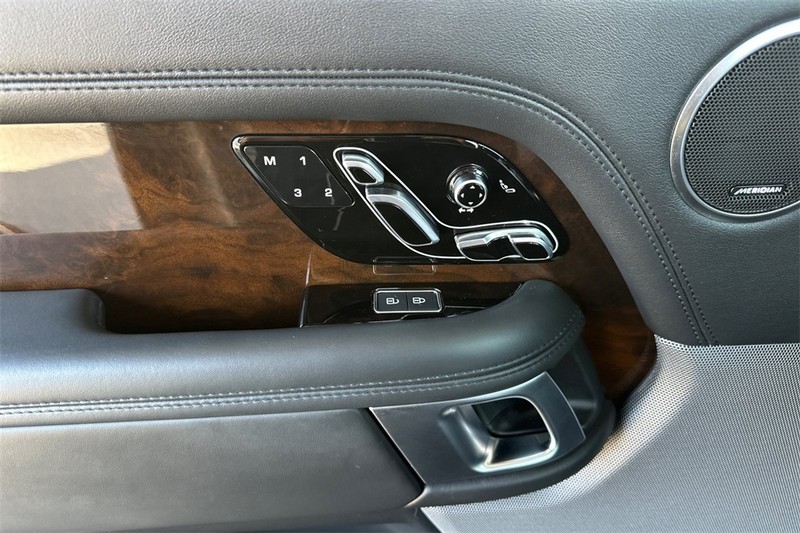 Land Rover Range Rover Vehicle Full-screen Gallery Image 11