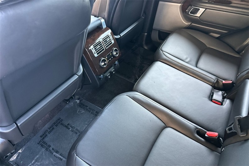 Land Rover Range Rover Vehicle Full-screen Gallery Image 12