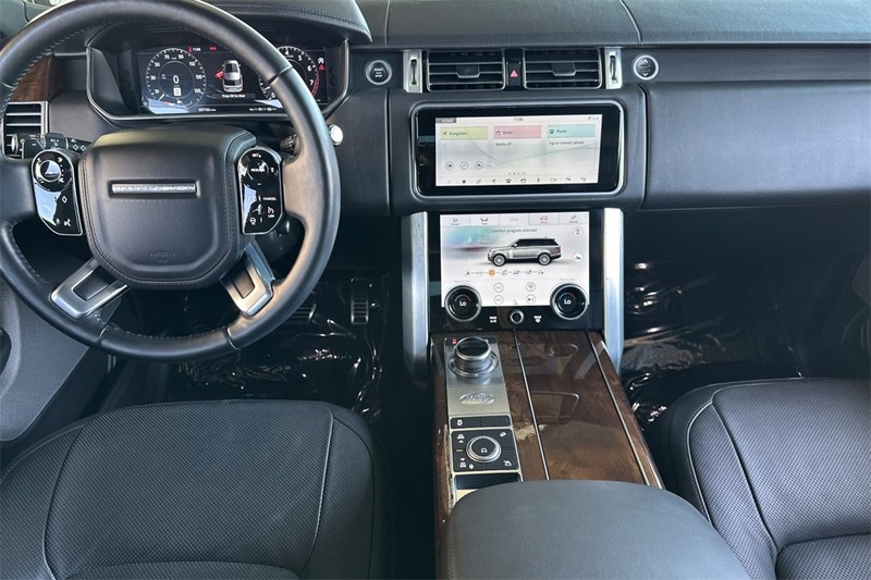 Land Rover Range Rover Vehicle Full-screen Gallery Image 13