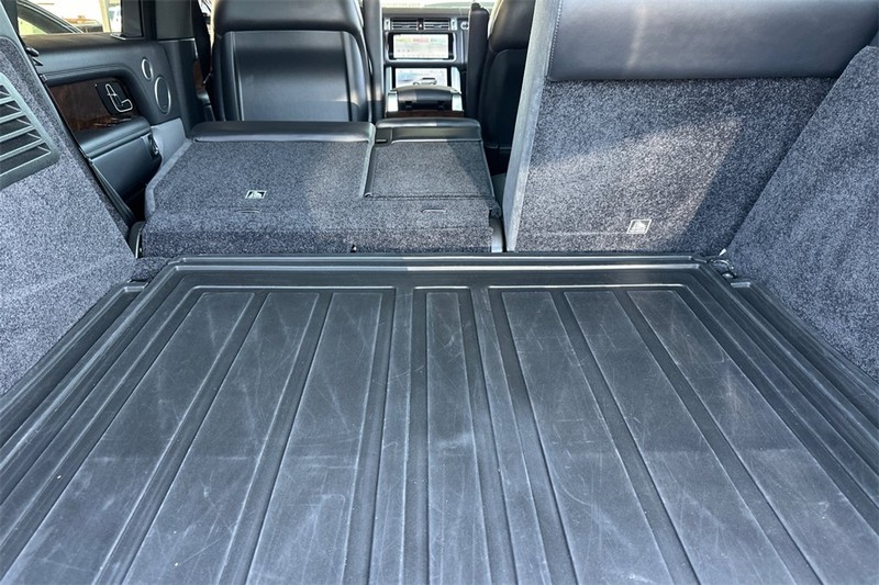 Land Rover Range Rover Vehicle Full-screen Gallery Image 15