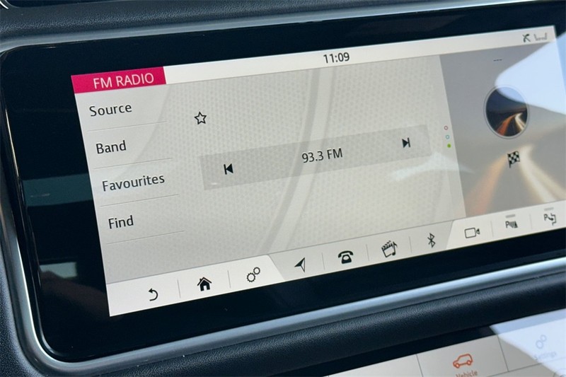 Land Rover Range Rover Vehicle Full-screen Gallery Image 18