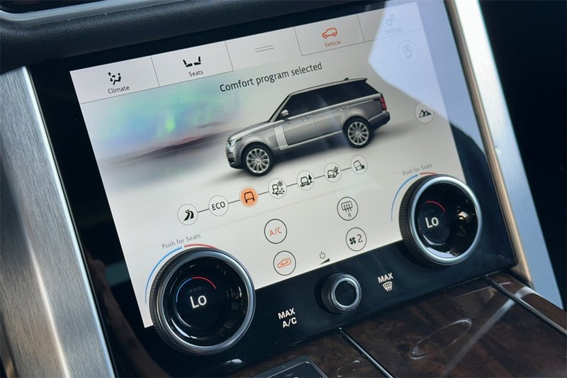 Land Rover Range Rover Vehicle Full-screen Gallery Image 21
