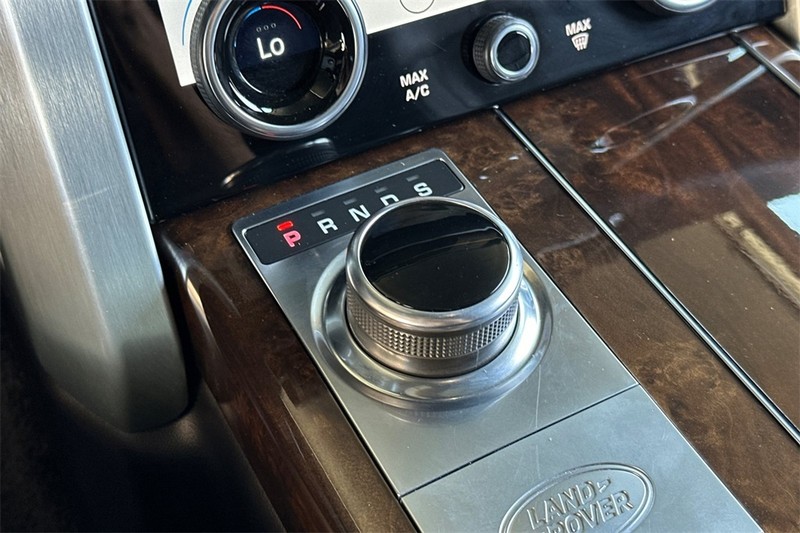 Land Rover Range Rover Vehicle Full-screen Gallery Image 22