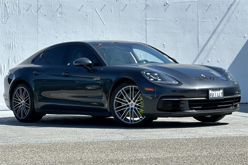 Porsche Panamera Vehicle Full-screen Gallery Image 02