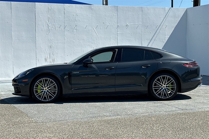 Porsche Panamera Vehicle Full-screen Gallery Image 07