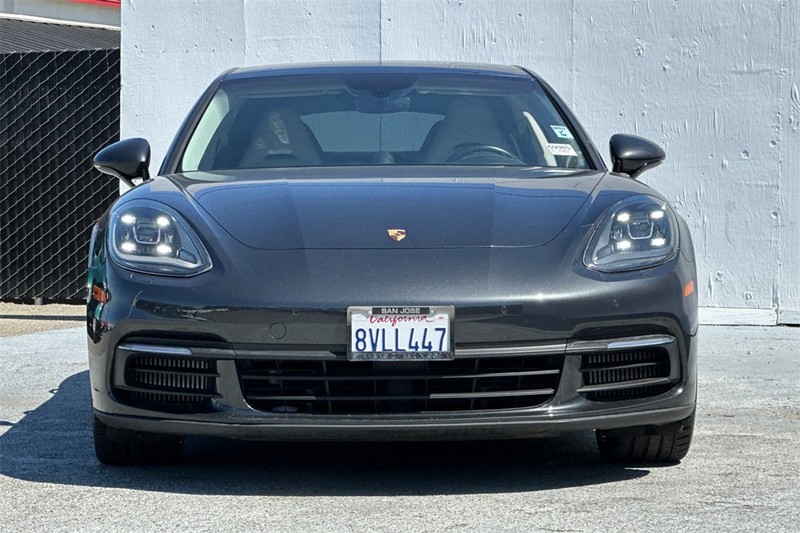 Porsche Panamera Vehicle Full-screen Gallery Image 09
