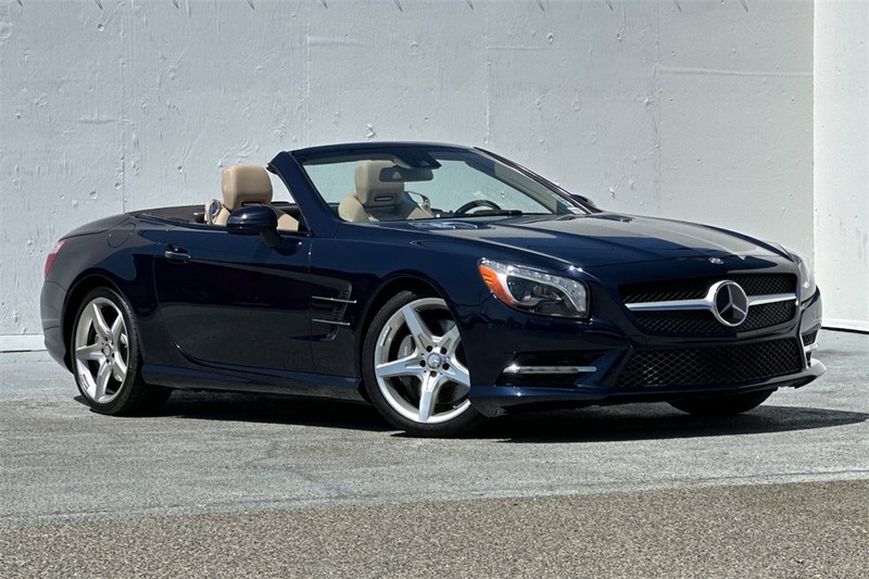 Mercedes-Benz SL-Class Vehicle Full-screen Gallery Image 02