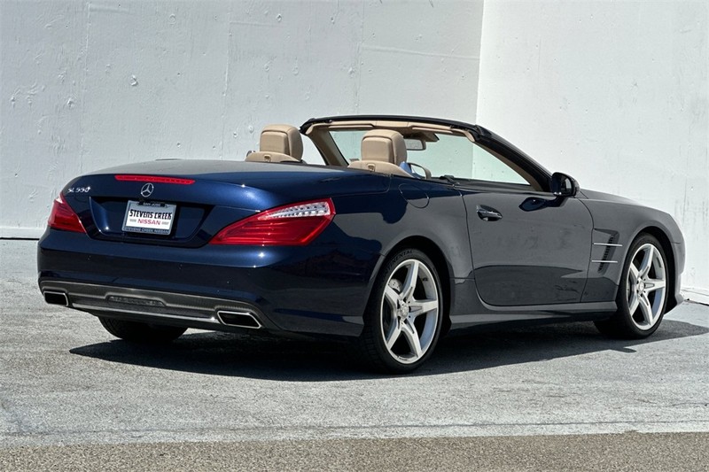 Mercedes-Benz SL-Class Vehicle Full-screen Gallery Image 04