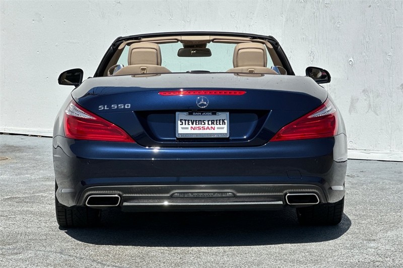 Mercedes-Benz SL-Class Vehicle Full-screen Gallery Image 05
