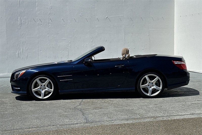 Mercedes-Benz SL-Class Vehicle Full-screen Gallery Image 07