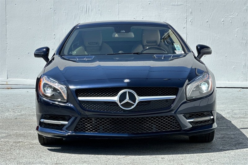 Mercedes-Benz SL-Class Vehicle Full-screen Gallery Image 09