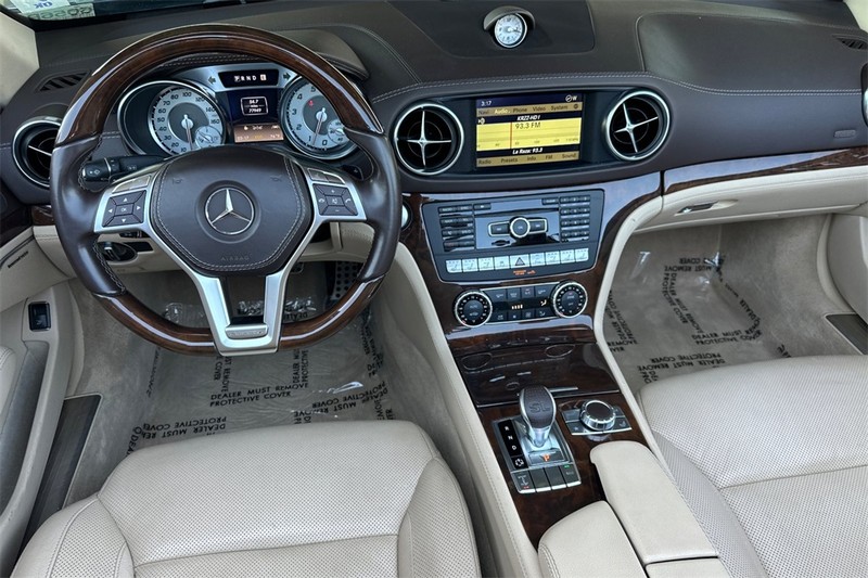 Mercedes-Benz SL-Class Vehicle Full-screen Gallery Image 13