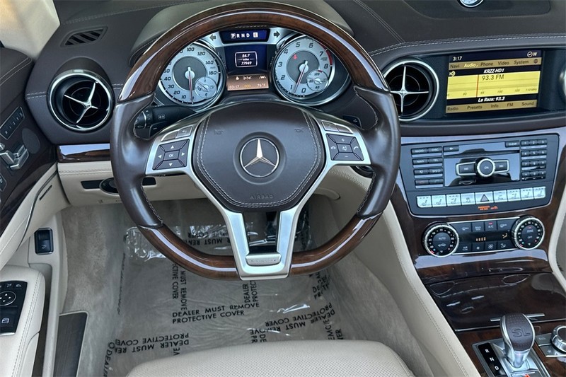 Mercedes-Benz SL-Class Vehicle Full-screen Gallery Image 14