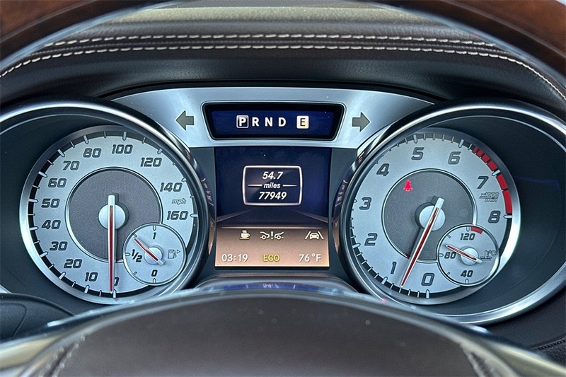 Mercedes-Benz SL-Class Vehicle Full-screen Gallery Image 24