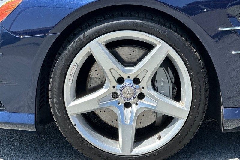Mercedes-Benz SL-Class Vehicle Full-screen Gallery Image 26